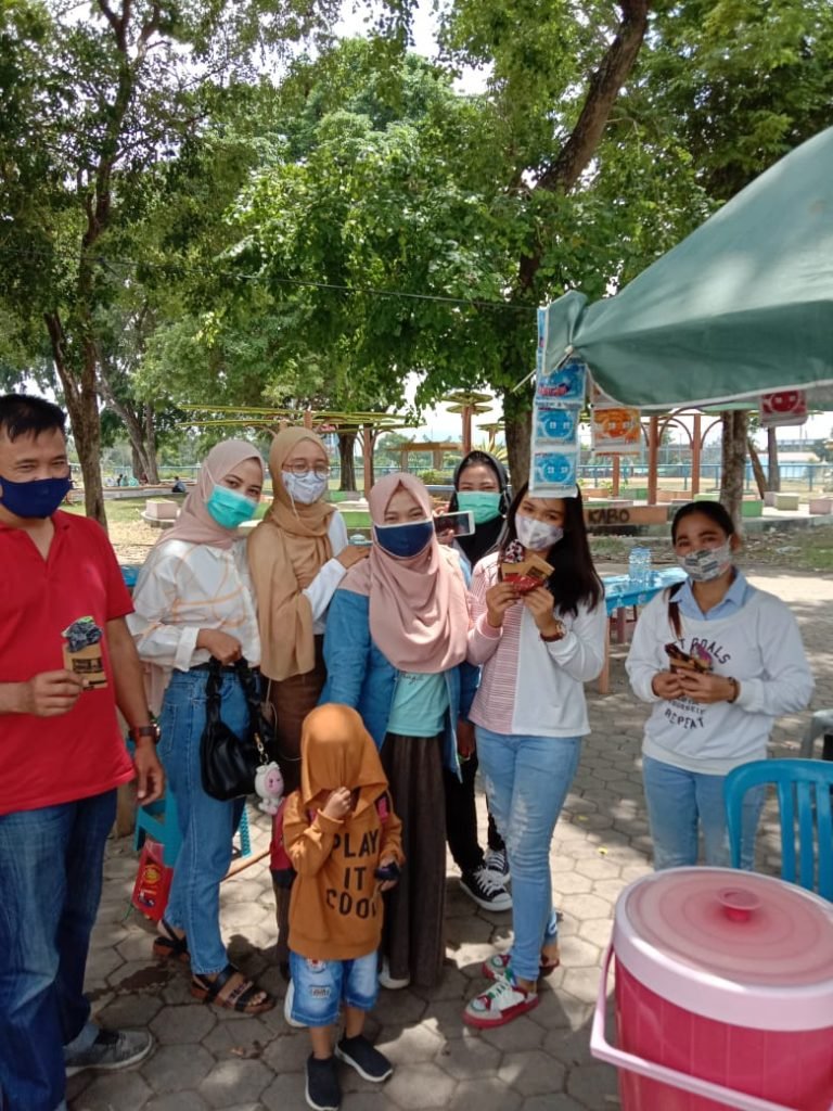 KPOPers Lampung berbagi Masker