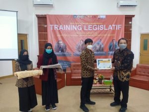 Taufik Basari Isi Kuliah Umum Tentang Training Legislatif