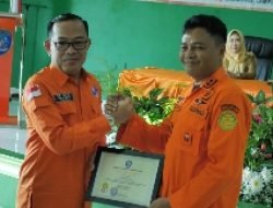 Dinilai Berdedikasi Tinggi dalam Giat Kemanusiaan, Deni RIbowo Dapat Penghargaan dari Basarnas