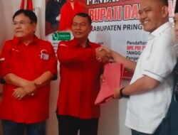 Kembalikan Formulir Bacabup ke PDIP Pringsewu, Fauzi ‘Dikawal’ Elemen Masyarakat