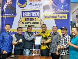 Dikawal Para Relawan, DR Fauzi Kembalikan Berkas Pendaftaran Cabup ke NasDem Pringsewu