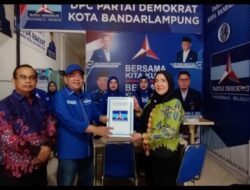 Bunda Eva Pendaftar Pertama di Penjaringan Demokrat