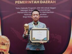 Pj Bupati Pringsewu Dapat Penghargaan Universal Health Coverage 2024 dari Kementerian RI