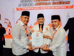 Presiden PKS Serahkan Form B1KWK Ke Nanang-Antoni