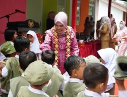 Winarni Nanang Resmikan TK Masjid Agung