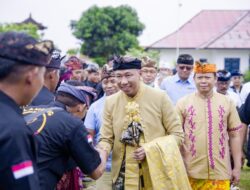 Mirza Diberi Gelar Ketokohan oleh Umat Hindu di Lampung Tengah