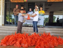 IJP Lampung Bagikan 150 Paket Daging Sapi Kurban dari Gubernur ke Jurnalis dan Warga