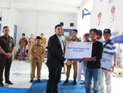 BRI Kanca Liwa Serahkan CSR Pembangunan Gapura dan Tenda UMKM di Pasar Way Batu Kabupaten Pesisir Barat