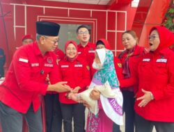 Momen Hari Pahlawan, PDI Perjuangan Lampung Bagikan Seratusan Paket Sembako