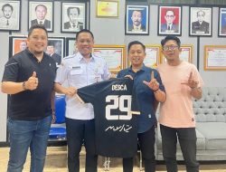 Sekwan Descatama Siap Main Bola di Launching IJP FC