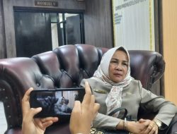 Pesibar 13 Tahun: Antara Ombak Dunia dan Sunyi Kelas Pelosok