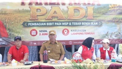 Panen Raya Bersama Petani di Lampung Tengah, Winarti Salurkan Bantuan Bibit Padi, Buku Tulis dan Benih Ikan
