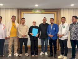 Ayu Digiring Pilih Galang, Koalisi Resmi Serahkan Berkas