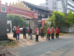 PDI-P Bandar Lampung Bagikan Ribuan Masker dan Semprot Jalan Dampak Abu Vulkanik